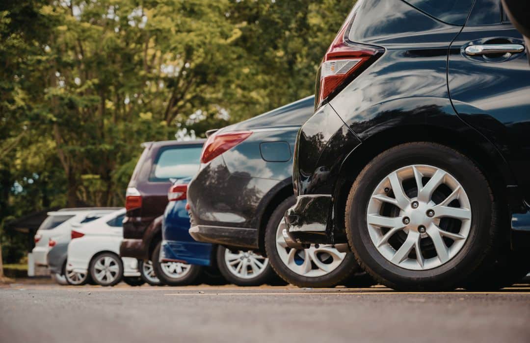 accidente de coche en estacionamiento
