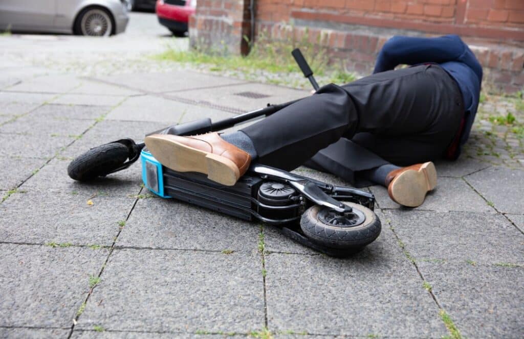 accidente hombre patinete eléctrico 