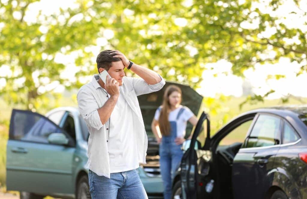 implicado en accidente no reconocido llama al seguro